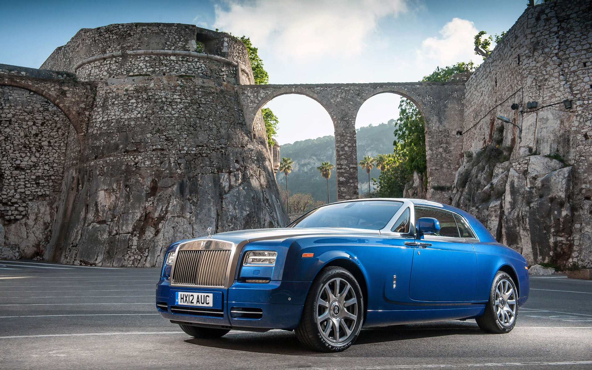 Rolls-Royce__Phantom Coupe.jpg