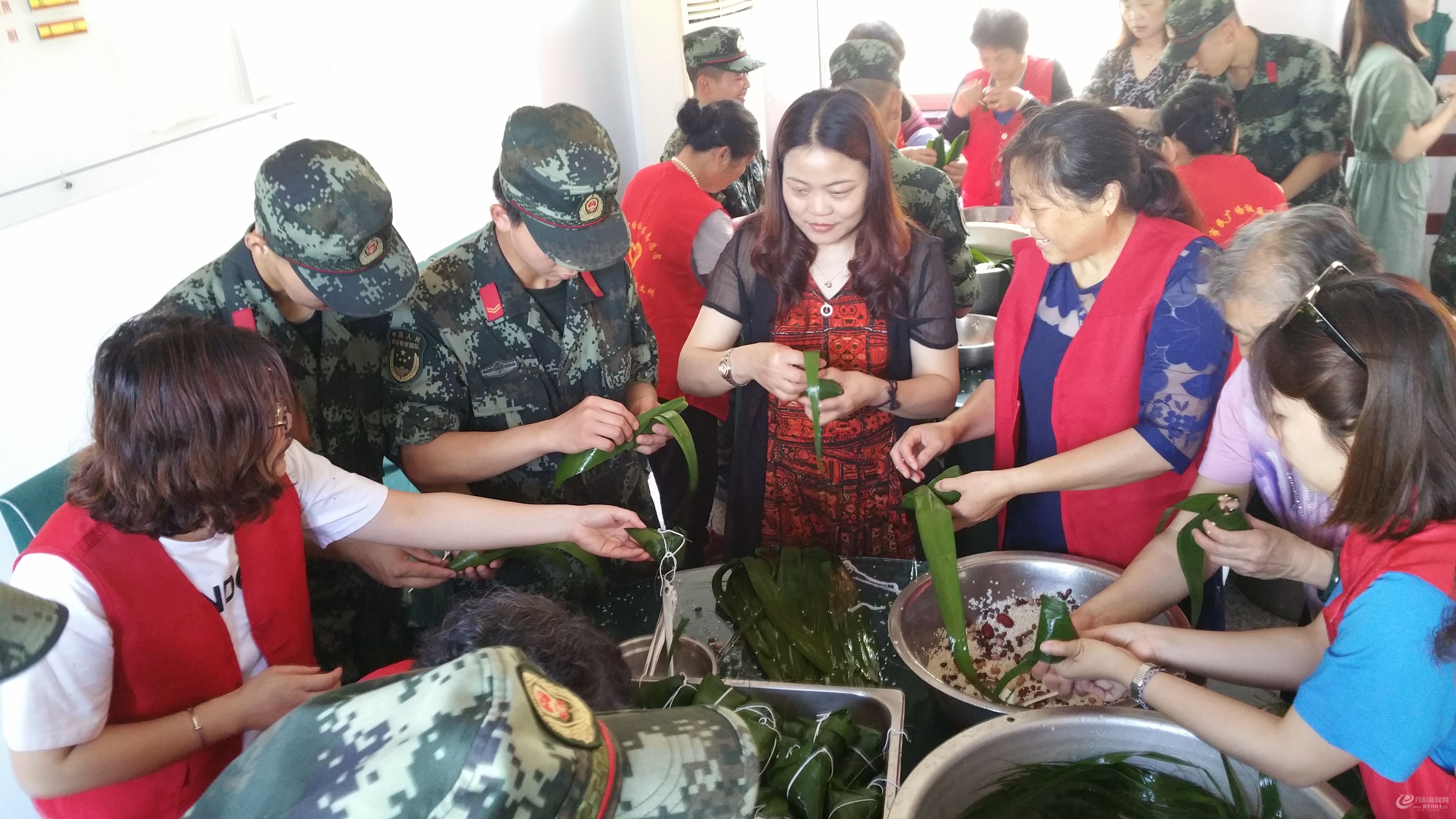 端午慰问武警中队.jpg