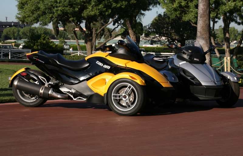 08_Can-Am_Spyder_two.jpg
