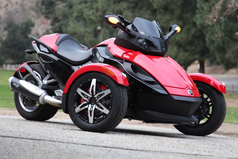 09_Can-Am_Spyder_SE5_front.jpg