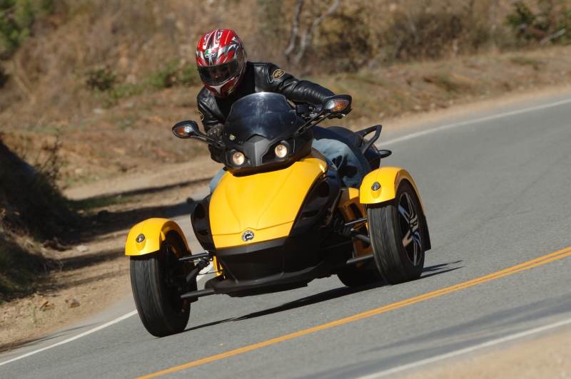 Can-Am_Spyder_front_action.jpg