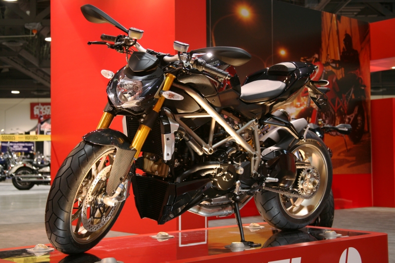 Ducati_Streetfighter_2_1280.jpg