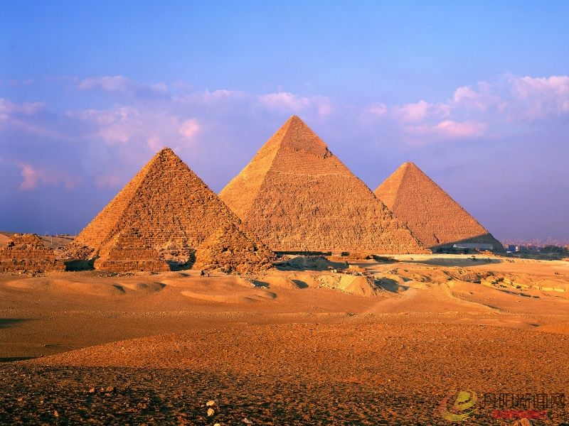 Pyramids of Giza, Egypt.jpg