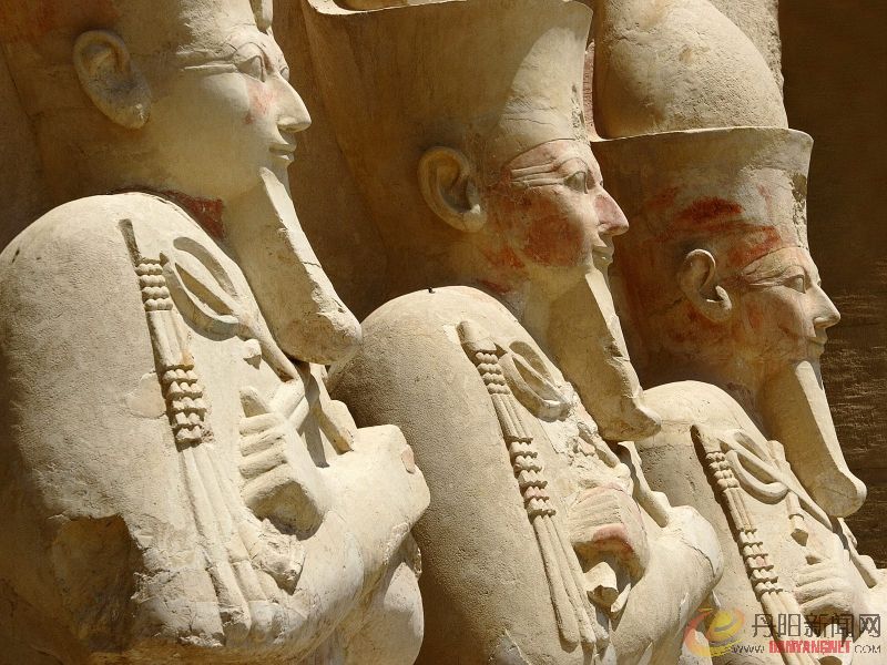 Statues at the 3rd Terrace, Temple of Hatshepsut, Deir el Bahri, Thebes, Luxor, Egypt.jpg
