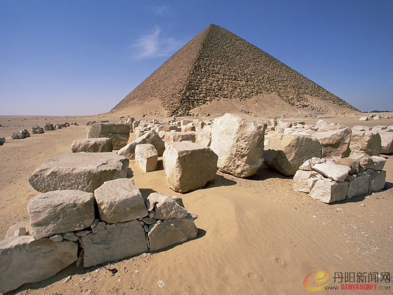 White Pyramid of King Snefru, Dahshur, Egypt.jpg