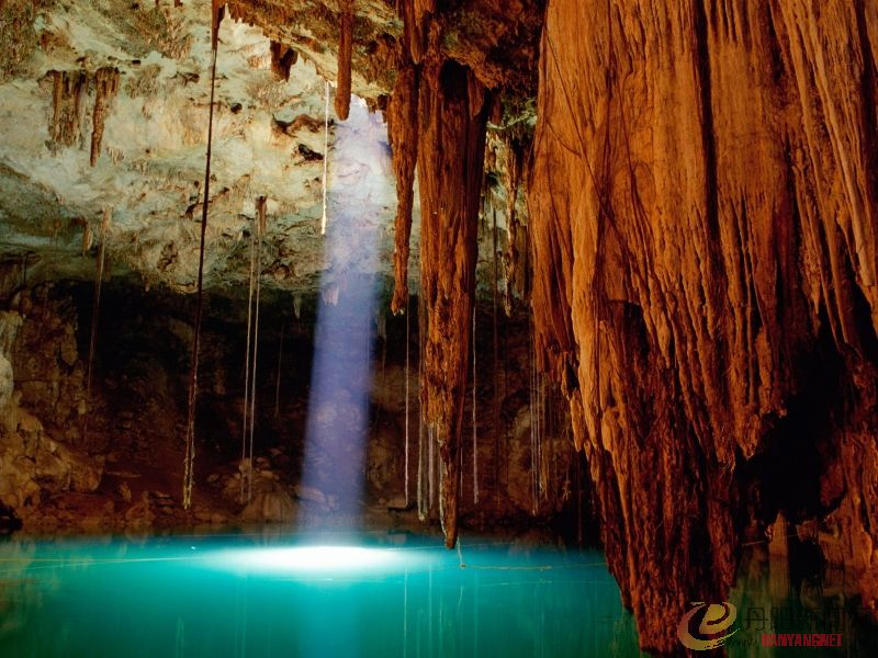 Cenote Dzitnup, Mexico.jpg