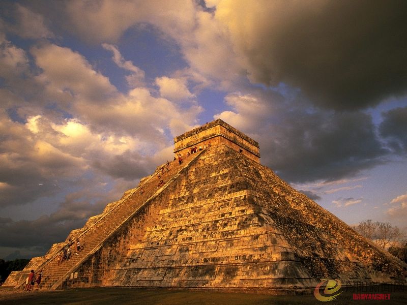 Ancient Mayan Ruins, Chichen Itza, Mexico.jpg