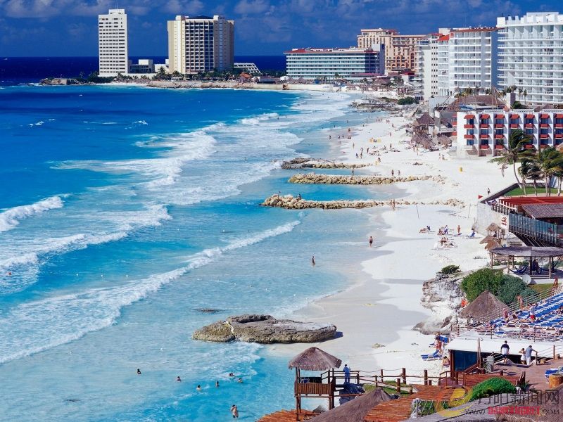 Cancun Shoreline, Mexico.jpg