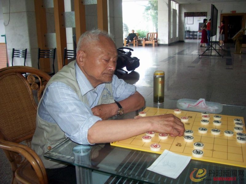 每次骑电频车去老年大学上课，酷啊！
