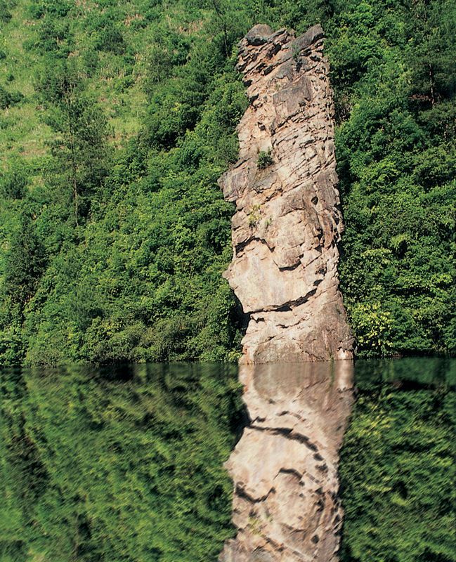 40湖南张家界宝峰湖.jpg