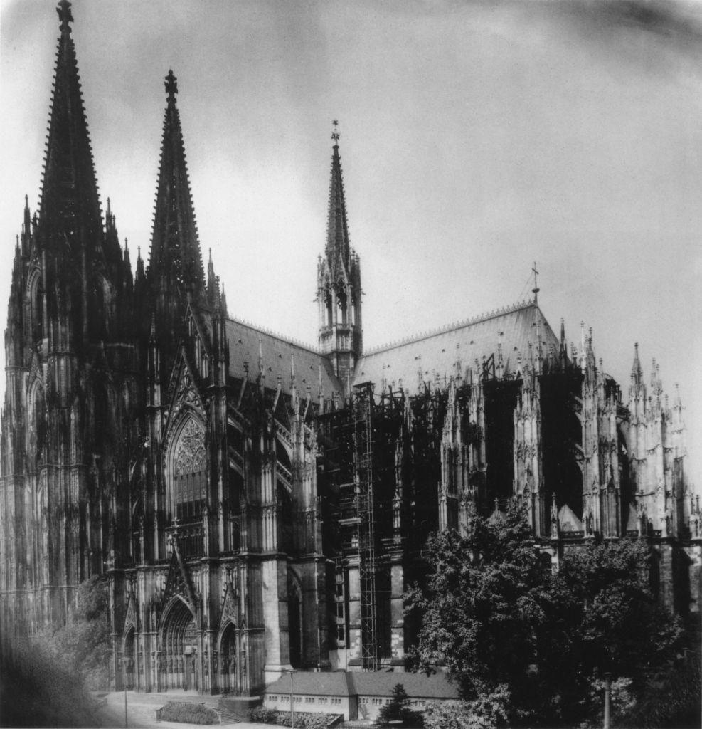 Kln - Cologne - August Sander - 034 - Dom, Südseite, ca. 1938.jpg