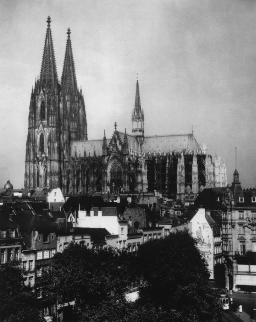 Kln - Cologne - August Sander - 054 - Dom im Stadtbild, Südseite ca.1935.jpg