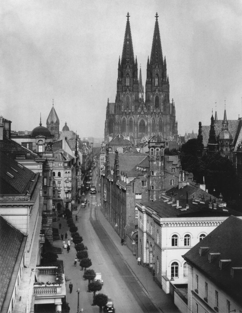 Kln - Cologne - August Sander - 055 - Zeughausstrae ca. 1935.jpg