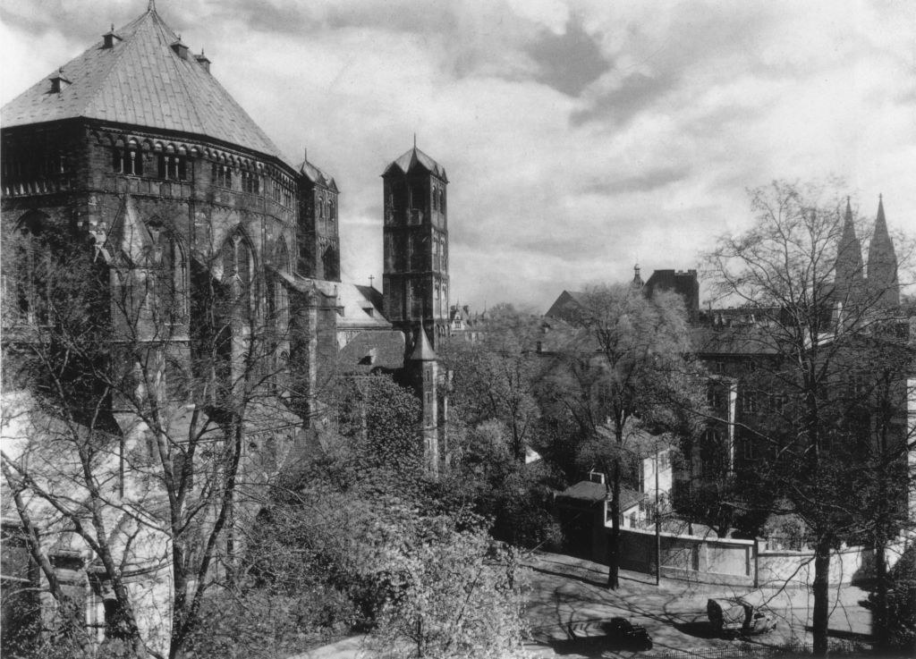 Kln - Cologne - August Sander - 059 - St. Gereon 30er Jahre.jpg