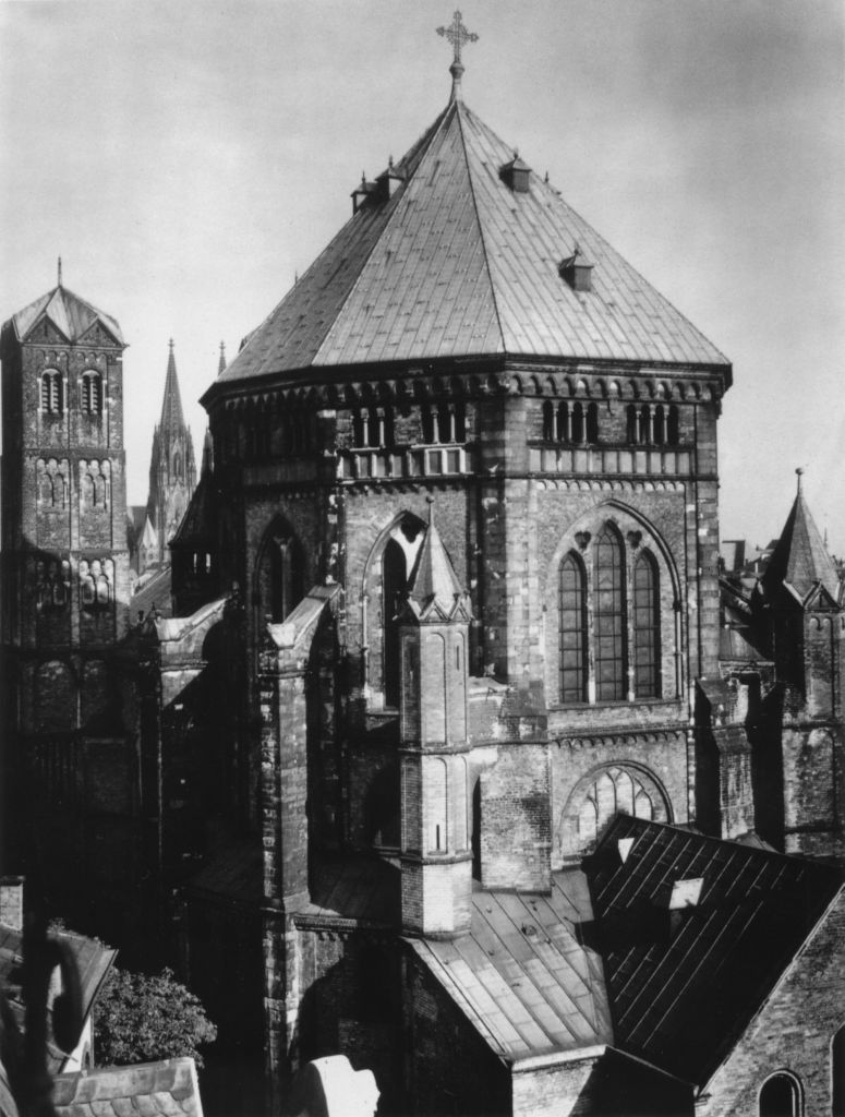 Kln - Cologne - August Sander - 060 - St. Gereon 1938.jpg