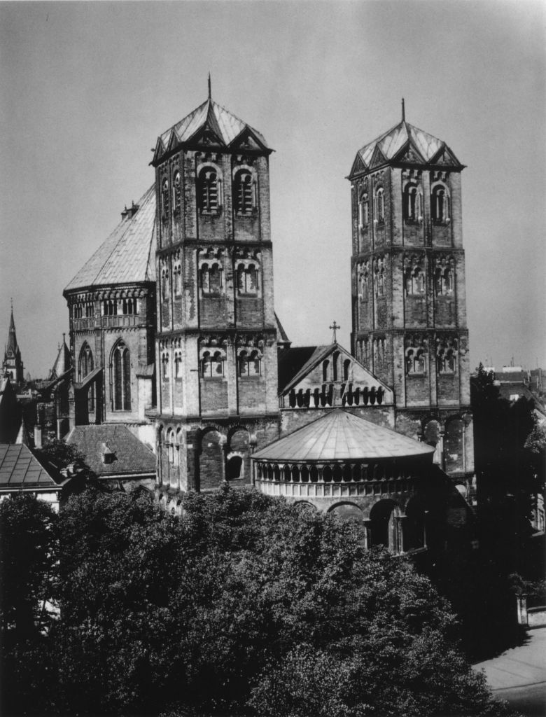 Kln - Cologne - August Sander - 066 - St. Gereon 30er Jahre.jpg