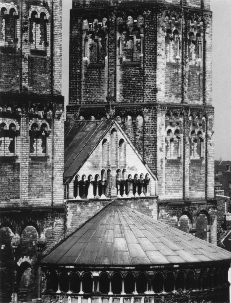 Kln - Cologne - August Sander - 078 - Detail von St. Gereon 30er Jahre.jpg