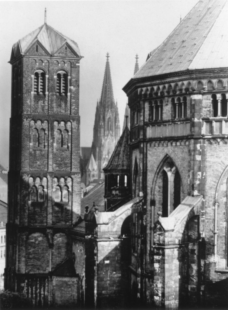 Kln - Cologne - August Sander - 079 - St. Gereon, St. Andreas und Dom 30er Jahre.jpg