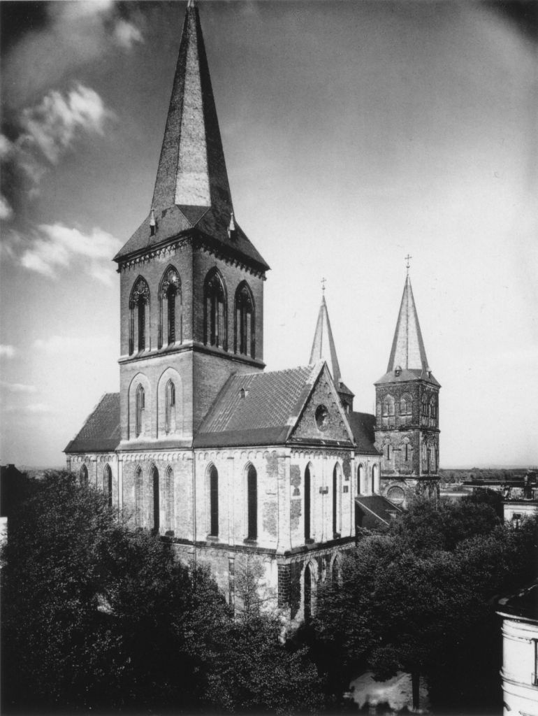 Kln - Cologne - August Sander - 083 - St. Kunibert 30er Jahre.jpg