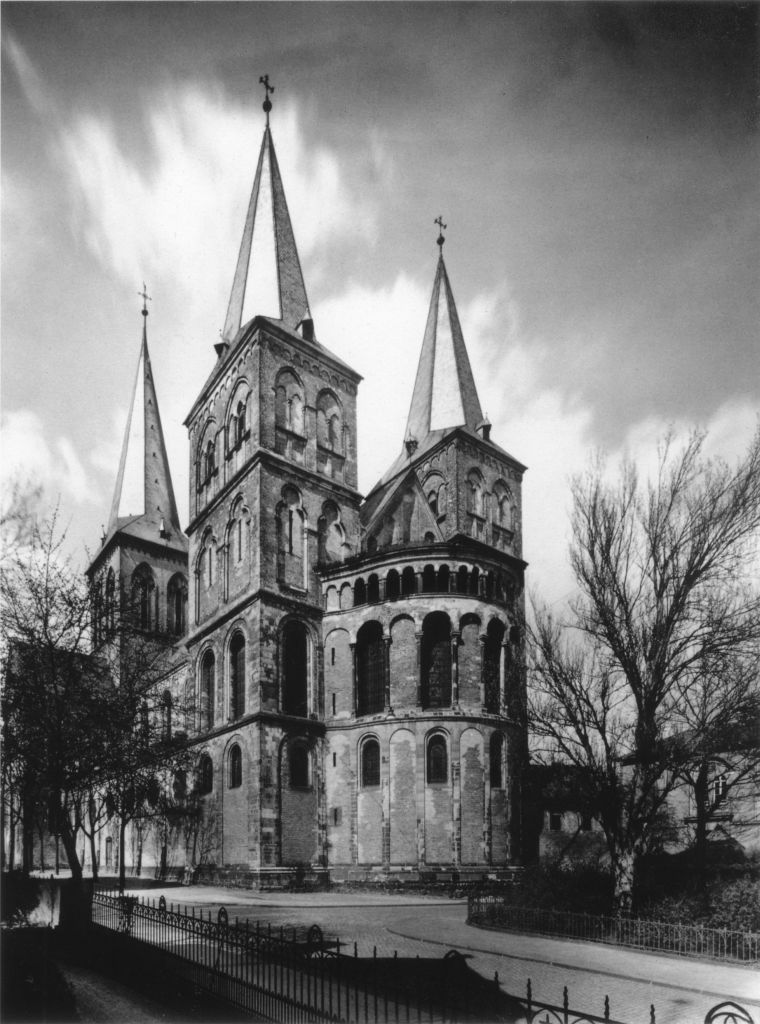 Kln - Cologne - August Sander - 085 - St. Kunibert 30er Jahre.jpg