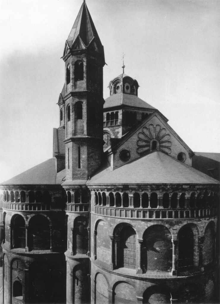 Kln - Cologne - August Sander - 104 - St. Aposteln 30er Jahre.jpg