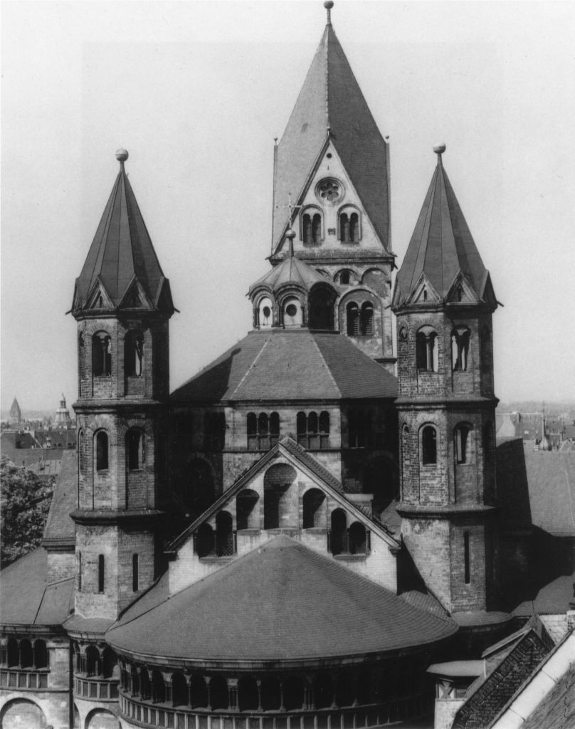 Kln - Cologne - August Sander - 111 - St. Aposteln, Ostseite 30er Jahre.jpg