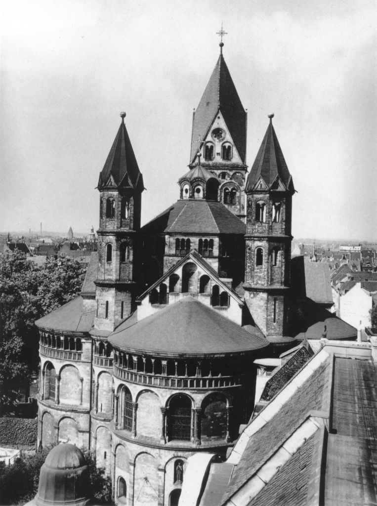 Kln - Cologne - August Sander - 106 - St. Aposteln 30er Jahre.jpg