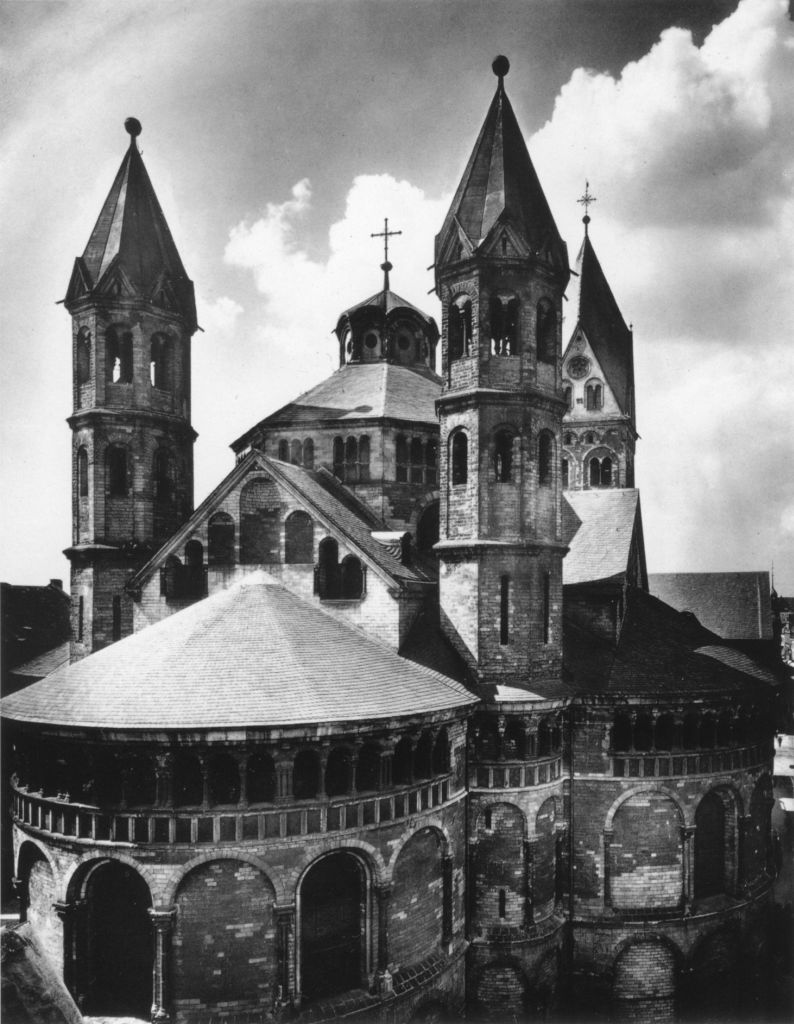 Kln - Cologne - August Sander - 107 - St. Aposteln 30er Jahre.jpg