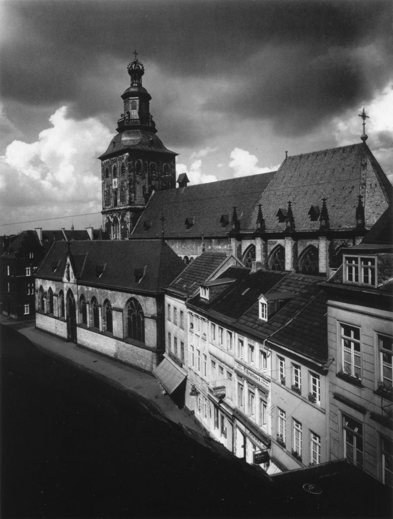 Kln - Cologne - August Sander - 118 - Ursulakirche 30er Jahre.jpg