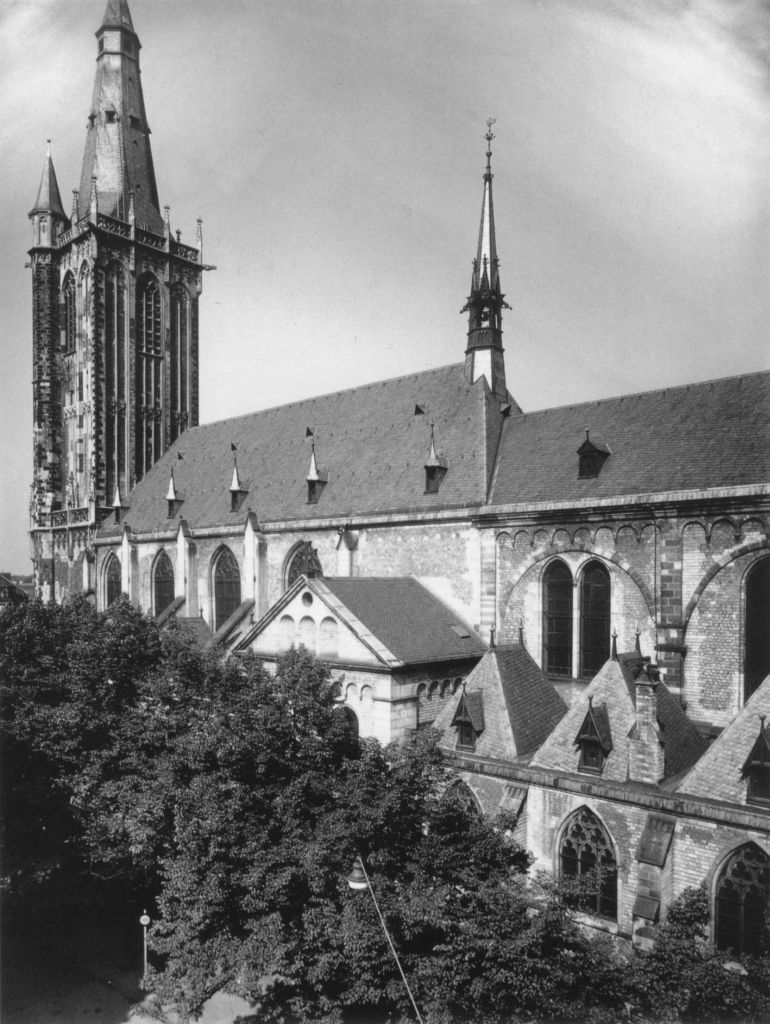 Kln - Cologne - August Sander - 125 - St. Severin 30er Jahre.jpg