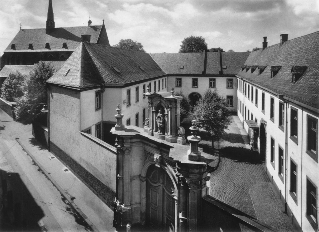 Kln - Cologne - August Sander - 127 - Ehemaliges Kartuserkloster 1920-1939.jpg