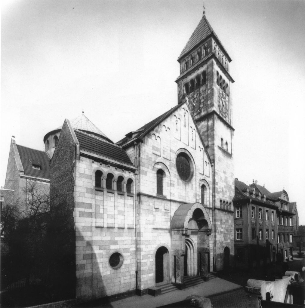 Kln - Cologne - August Sander - 140 - St. Mechtern ca.1926.jpg