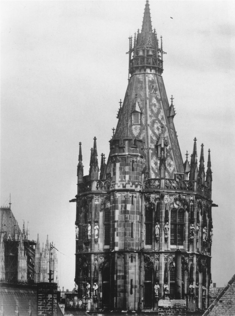 Kln - Cologne - August Sander - 207 - Rathausturm 30er Jahre.jpg