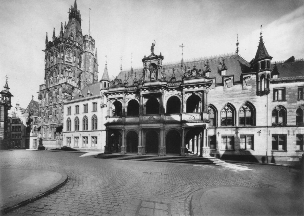 Kln - Cologne - August Sander - 219 - Rathaus 30er Jahre.jpg