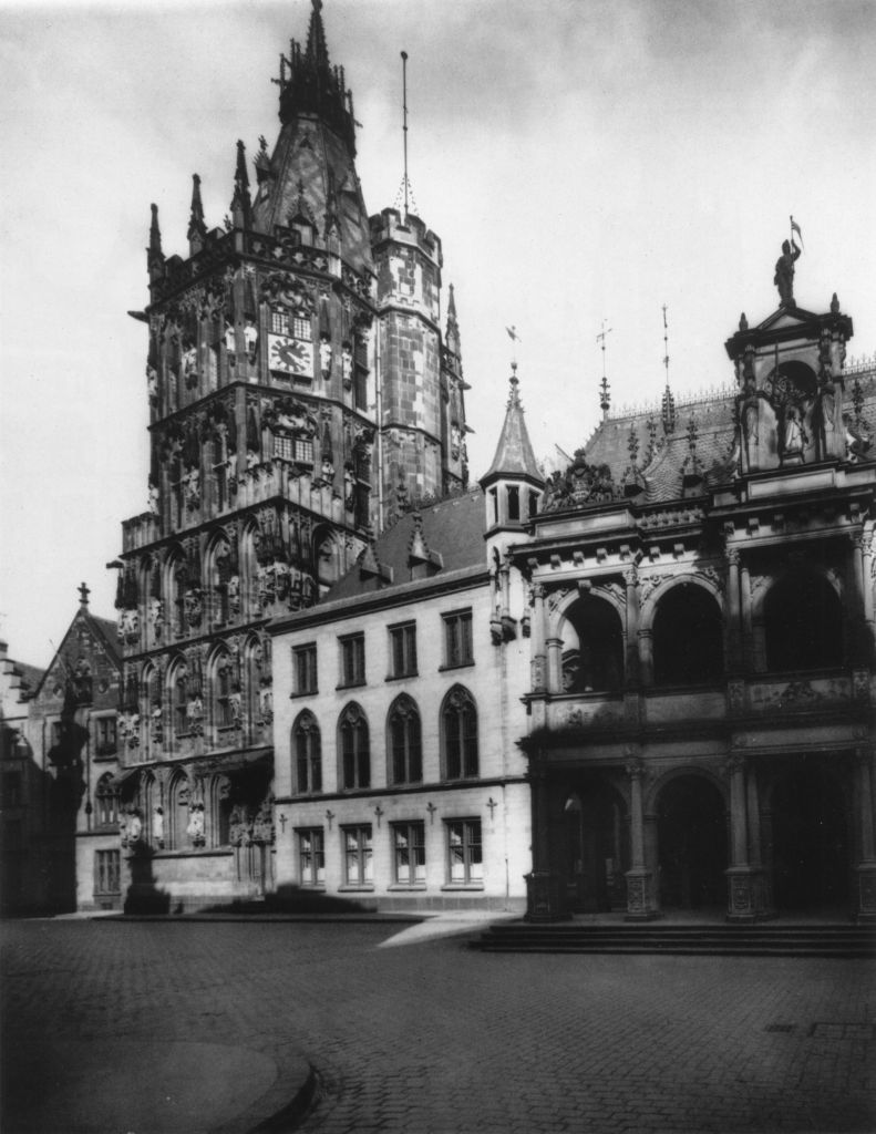 Kln - Cologne - August Sander - 220 - Rathaus 30er Jahre.jpg