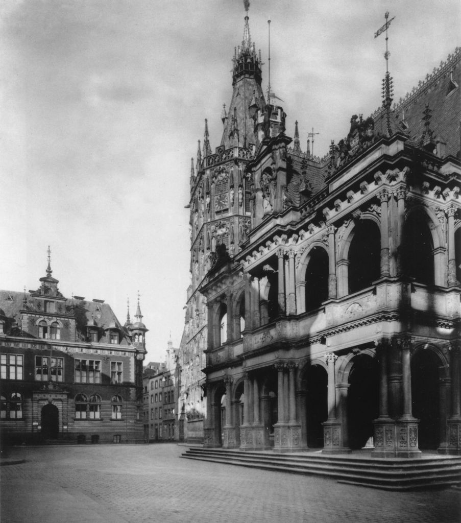 Kln - Cologne - August Sander - 226 - Rathaus 30er Jahre.jpg