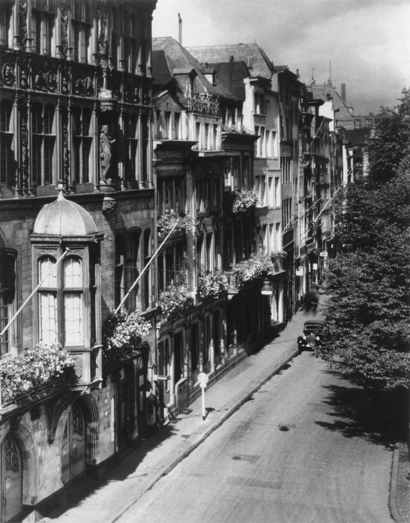 Kln - Cologne - August Sander - 228 - Am Altermarkt 30er Jahre.jpg