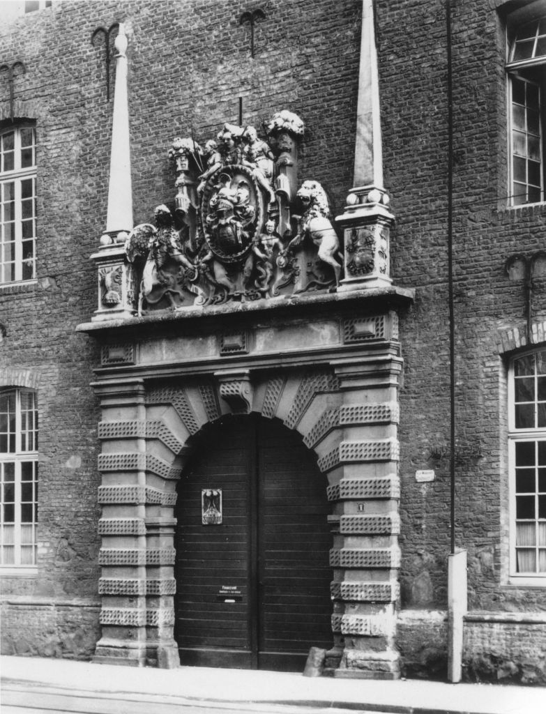 Kln - Cologne - August Sander - 255 - Zeughaus 30er Jahre.jpg