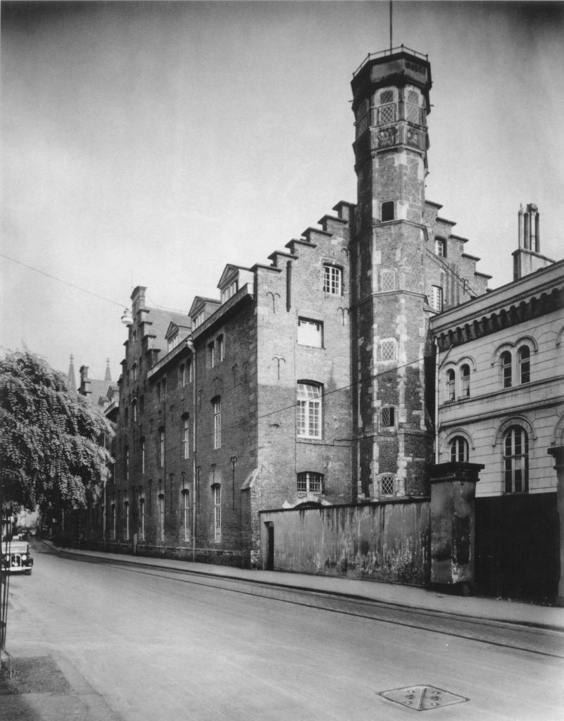 Kln - Cologne - August Sander - 256 - Zeughaus 30er Jahre.jpg