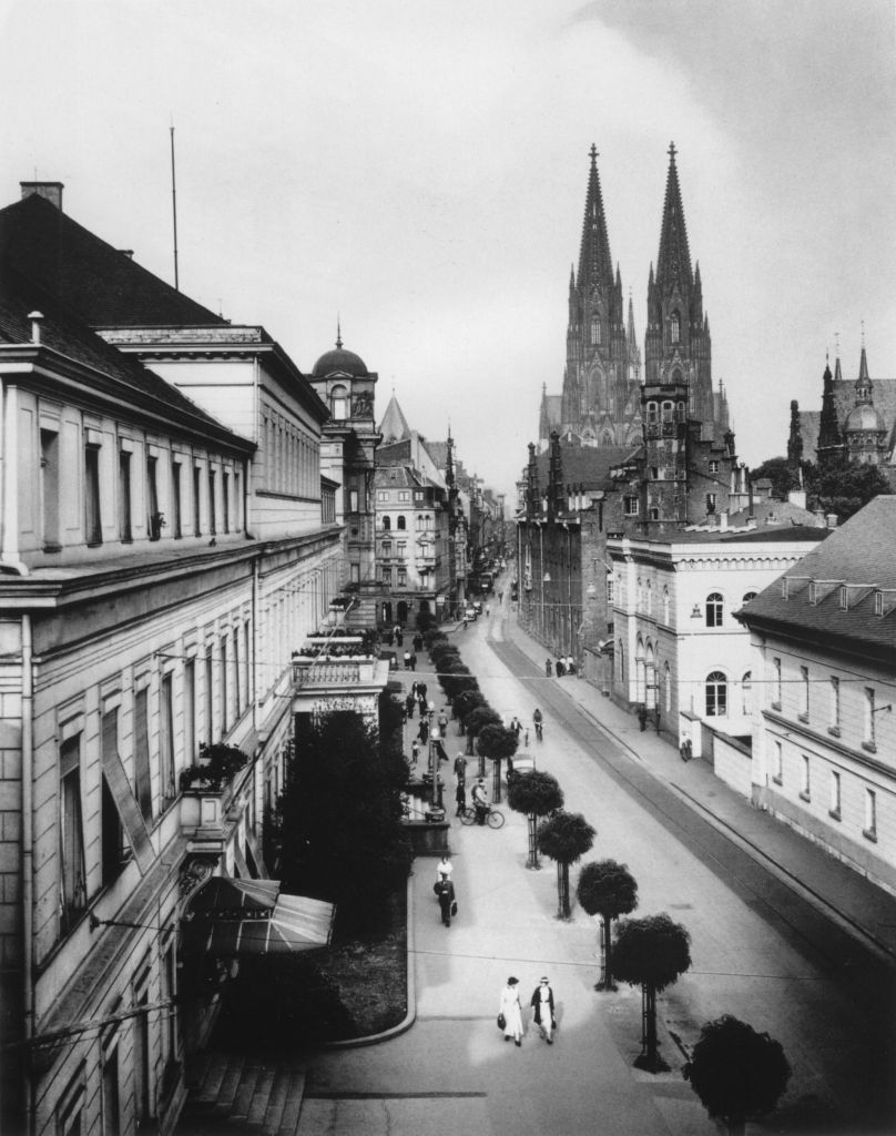 Kln - Cologne - August Sander - 257 - Zeughausstrae 30er Jahre.jpg