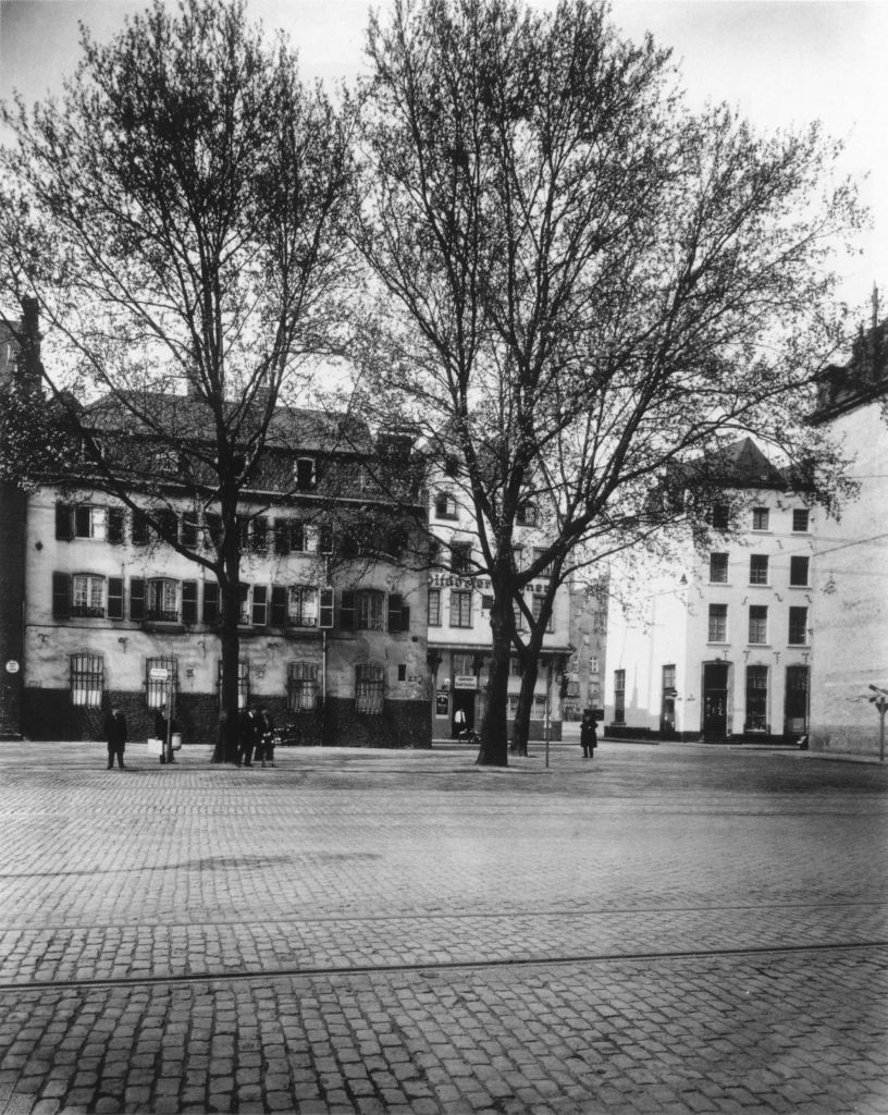 Kln - Cologne - August Sander - 262 - Rheinfront 30er Jahre.jpg