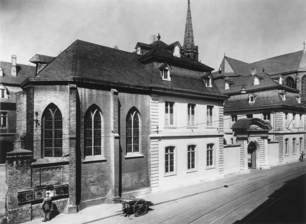 Kln - Cologne - August Sander - 266 - Mauritiussteinweg 30er Jahre.jpg