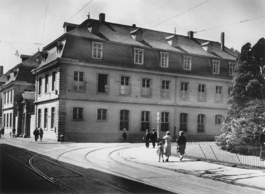 Kln - Cologne - August Sander - 267 - Musikschule am Mauritiussteinweg 30er Jahre.jpg