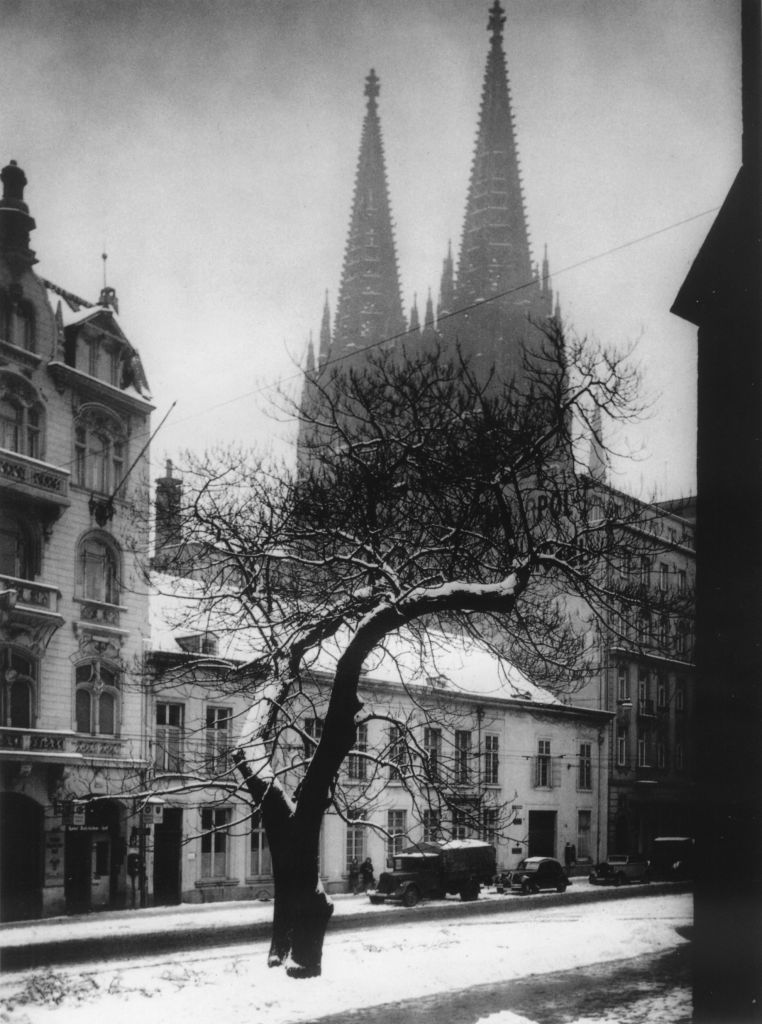 Kln - Cologne - August Sander - 273 - Am Wallraf-Richartz-Museum 30er Jahre.jpg