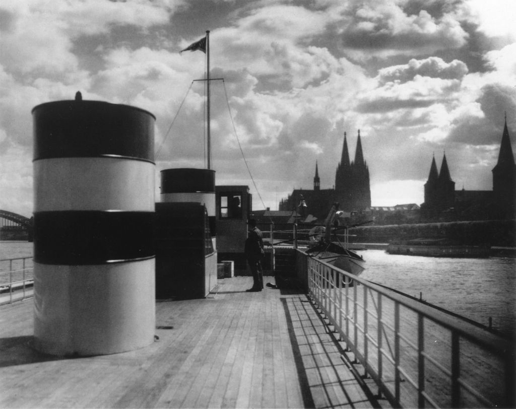 Kln - Cologne - August Sander - 284 - Jungfernfahrt eines Rheindampfers 30er Jahre.jpg