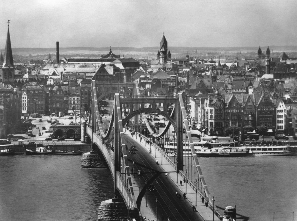 Kln - Cologne - August Sander - 290 - Partie am Heumarkt 30er Jahre.jpg