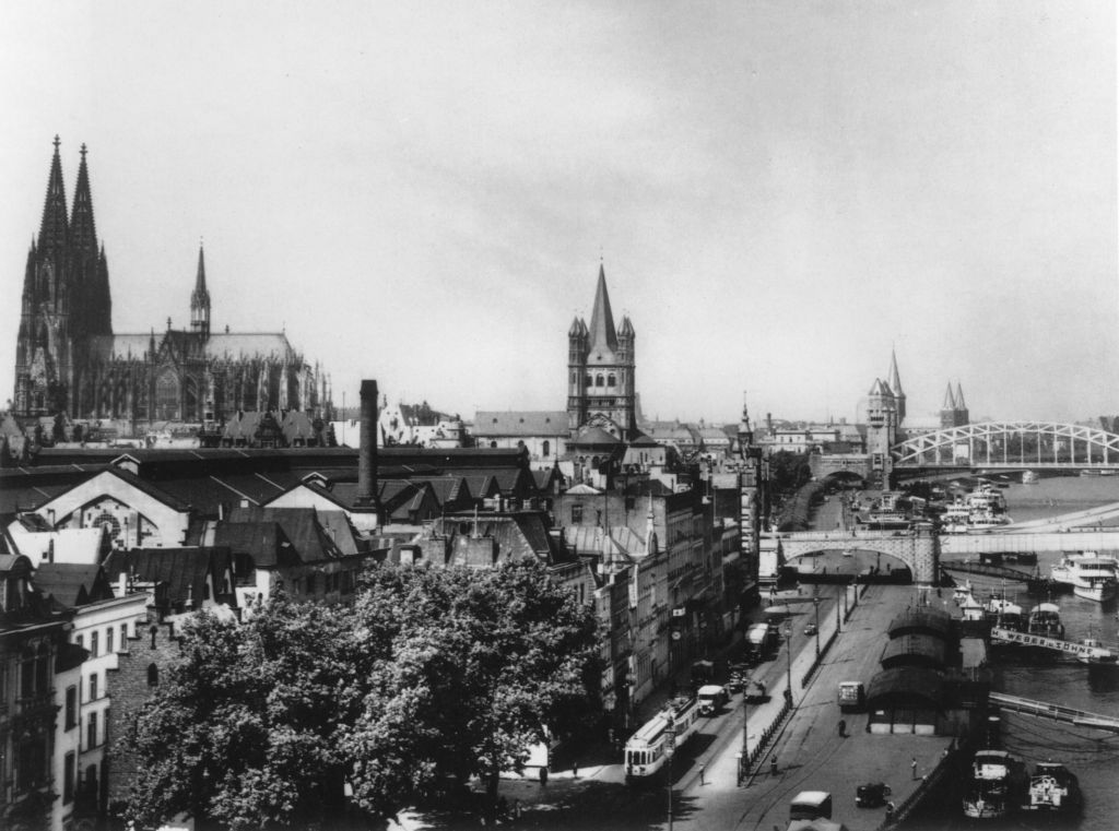 Kln - Cologne - August Sander - 291 - Dom und Gro St. Martin und Rheinfront 30er Jahre.jpg