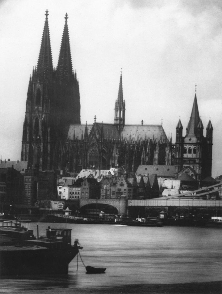 Kln - Cologne - August Sander - 292 - Partie am Rhein, Dom und St. Martin 30er Jahre.jpg