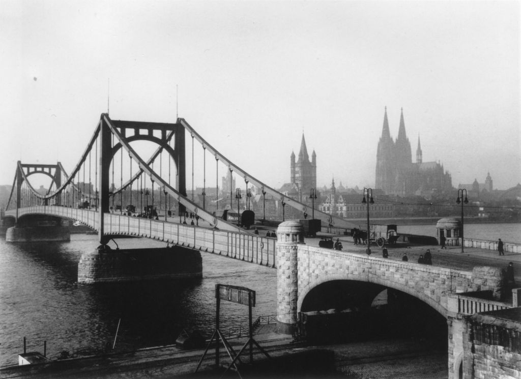 Kln - Cologne - August Sander - 317 - Hngebrücke 1920-1939.jpg