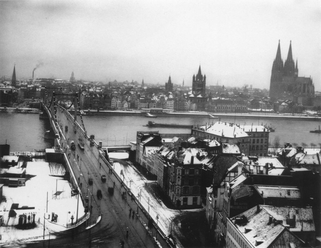 Kln - Cologne - August Sander - 318 - Die Rheinfront über Deutz geseheh und Hng.jpg